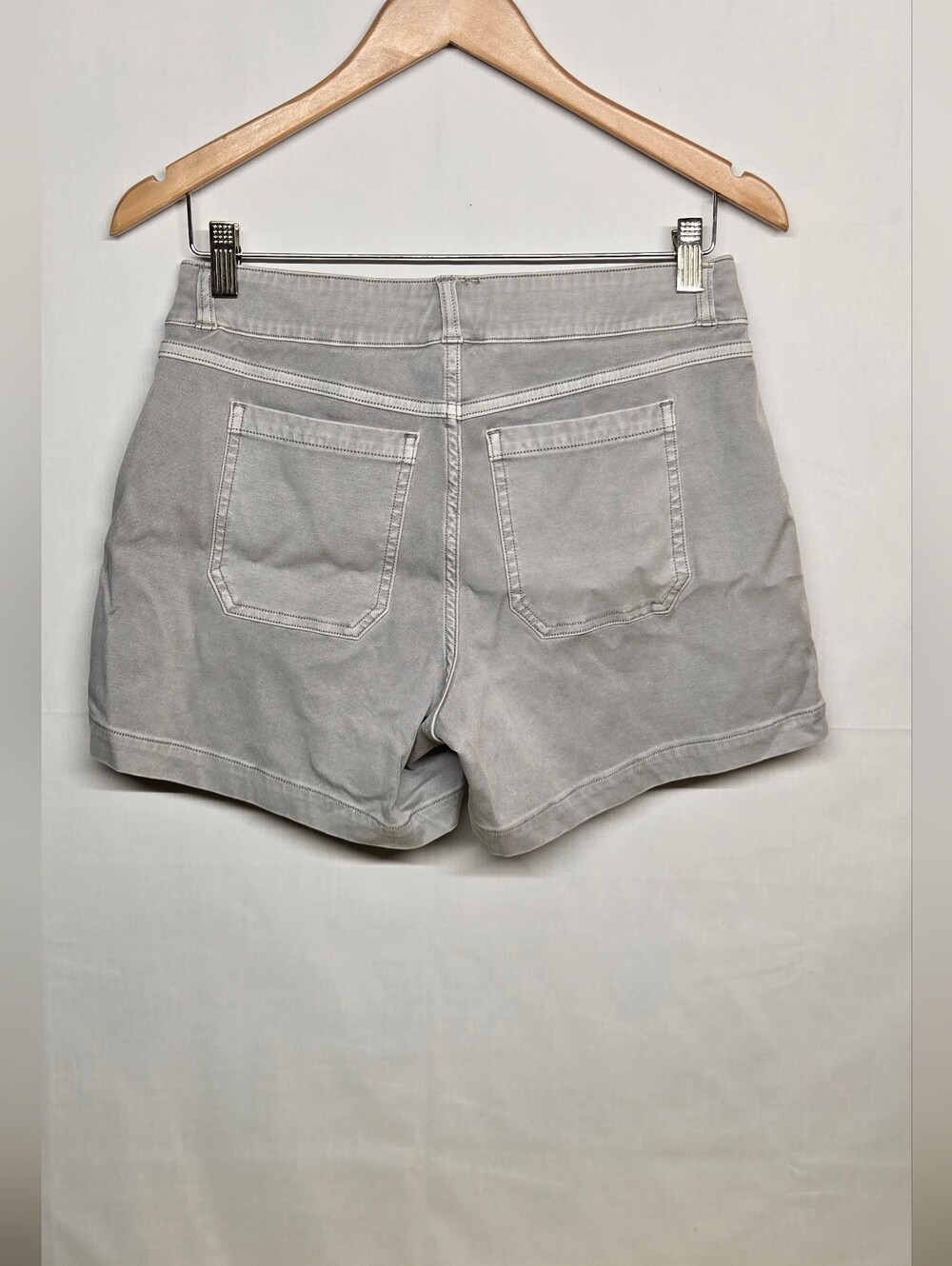 SPANX Light Gray Women's Bermuda Shorts-Size M - Picture 8 of 8